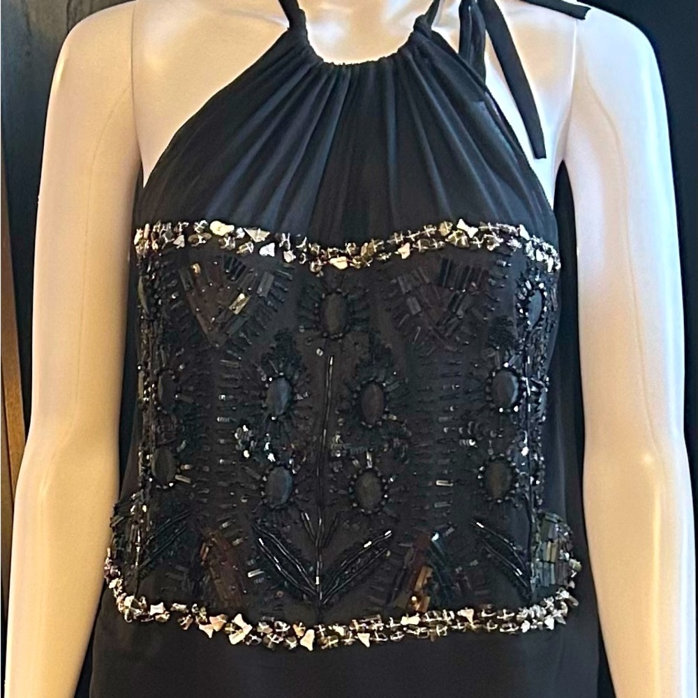 STUNNING  MAX MARA chiffon sleeveless blouse with gorgeous detailing in size 6